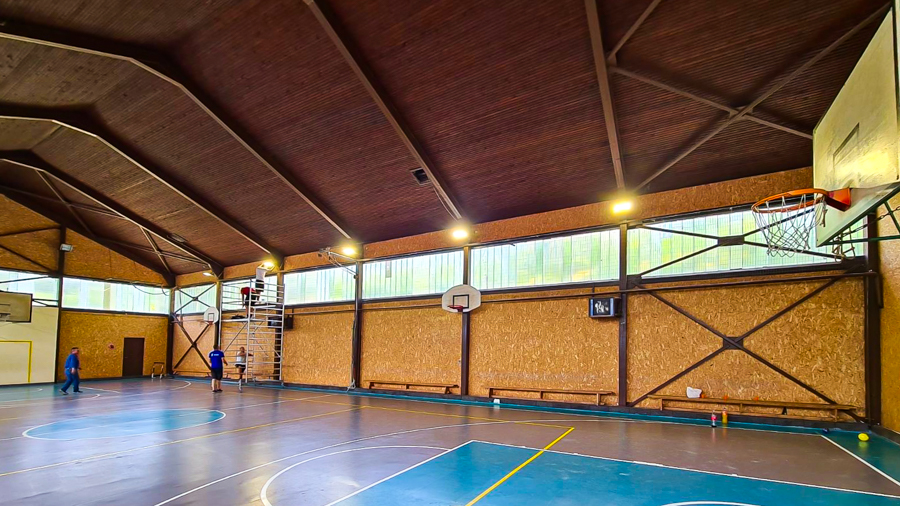 OPŠTINA KOTOR POSTAVILA NOVU RASVJETU U FISKULTURNOJ SALI DOBROTSKE OSNOVNE ŠKOLE